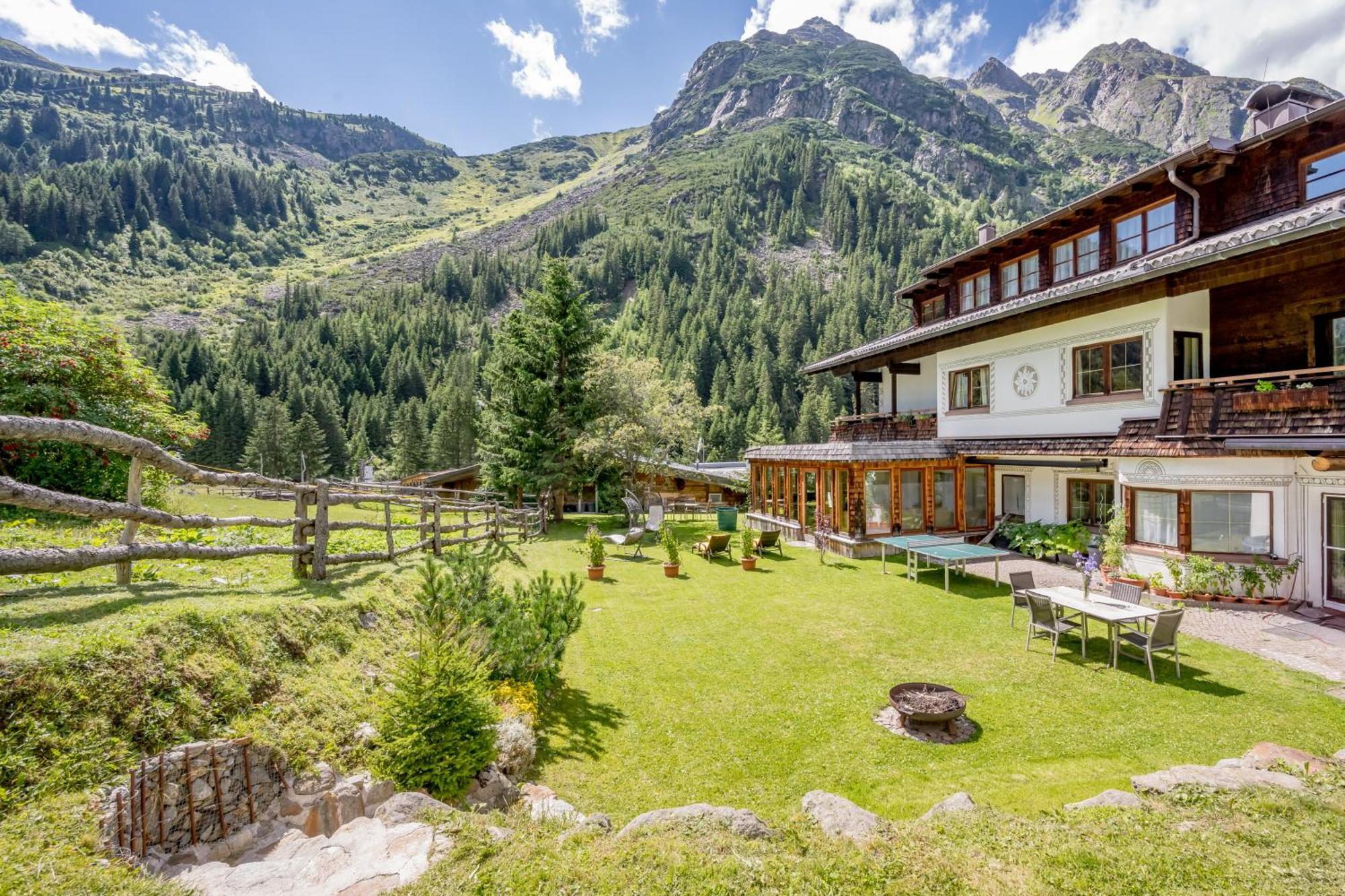 Hotel Landhaus Edelweiss Sankt Leonhard im Pitztal Exterior foto