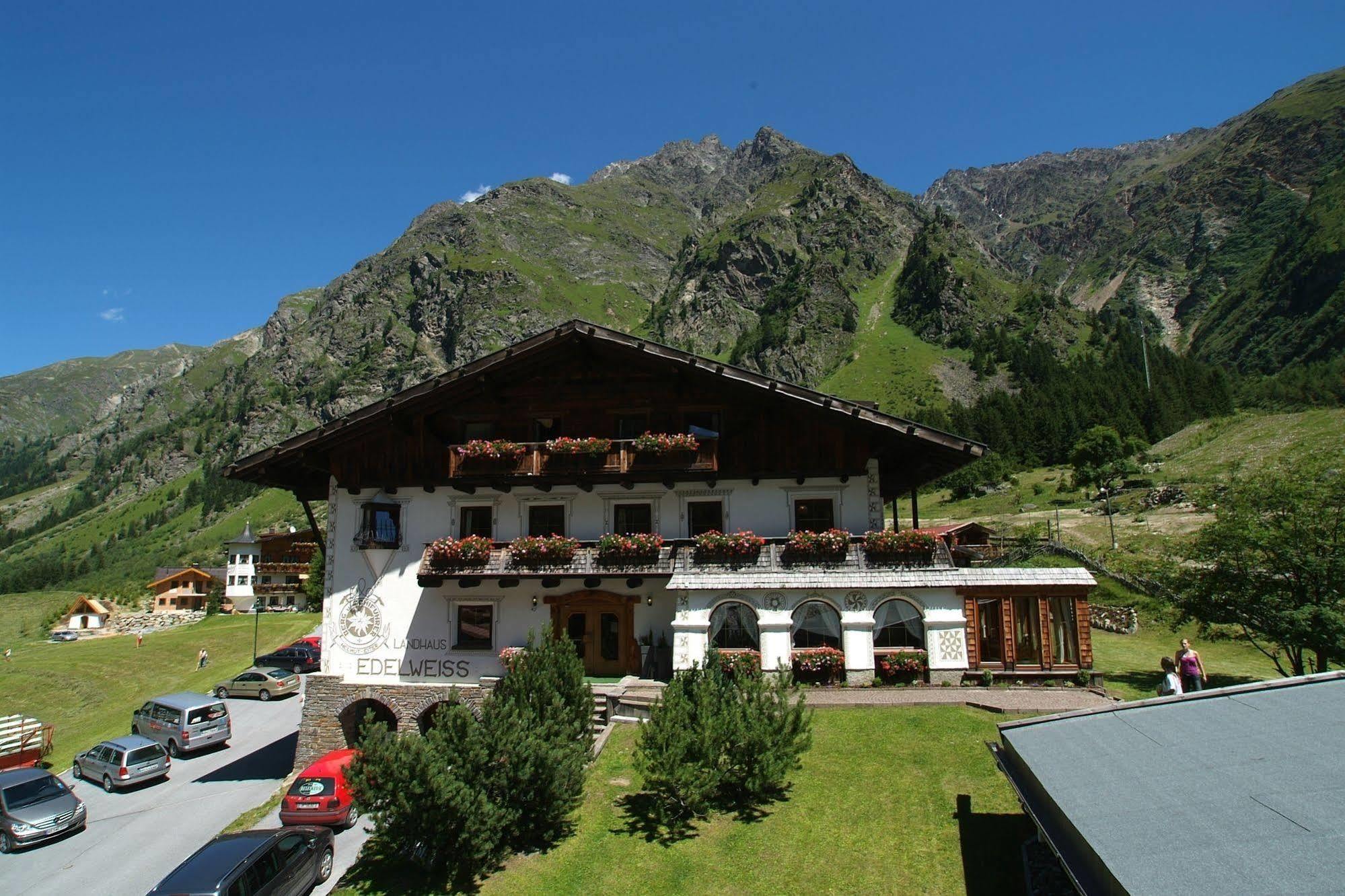 Hotel Landhaus Edelweiss Sankt Leonhard im Pitztal Exterior foto